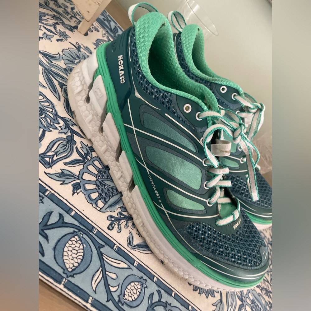 hokas